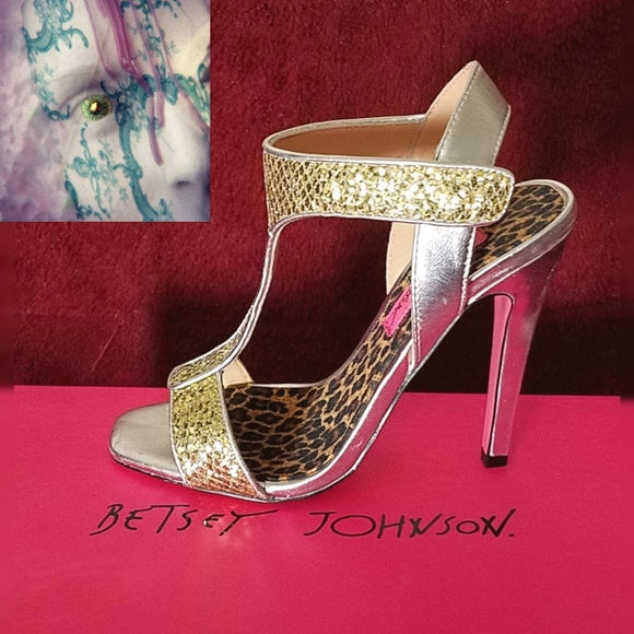 New inBox RARE Orig Betsey Johnson  Pink Bottom T-Strap Gold Silver Heels 5.5, 6 - Picture 5 of 12